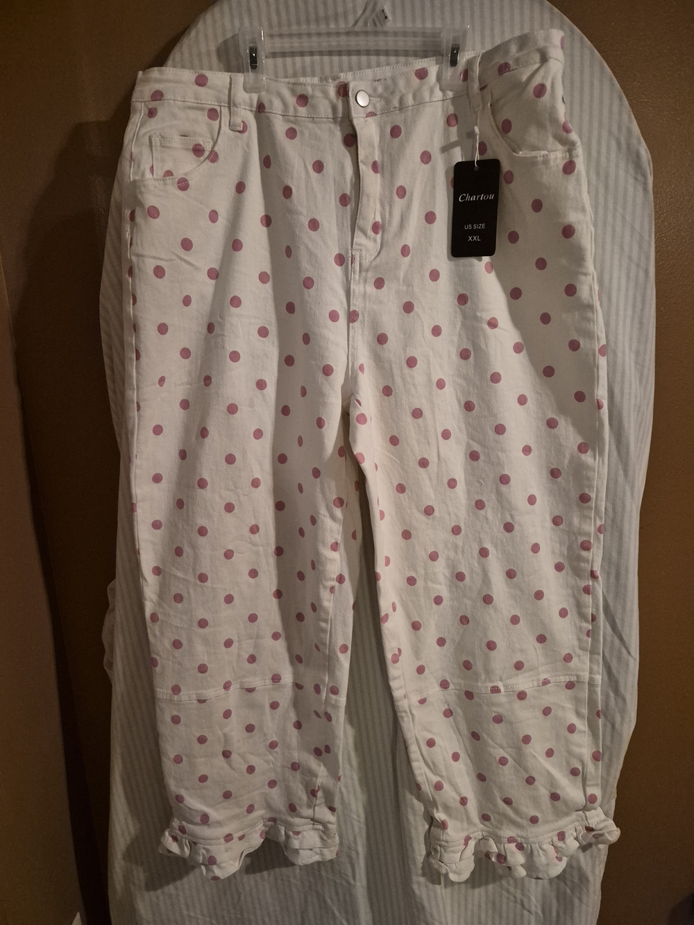 Chartron White Crop Capris with Pink Polka Dots and Ruffled Cuff